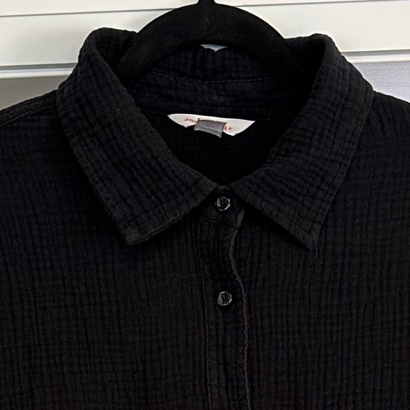 Joe Fresh Black Crinkle Pattern Short Sleeve Button-Up Top - Size 1X - Picture 2 of 8